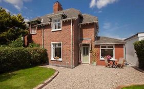 Stylish 2Br Cottage Garden & Parking 5 Mins To Titanic